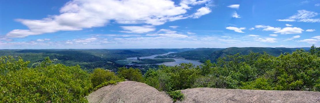 Hudson River valley panorama from Breakneck Ridge 