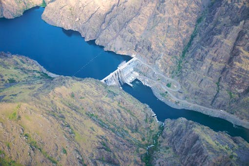 Hells Canyon Dam from the air 