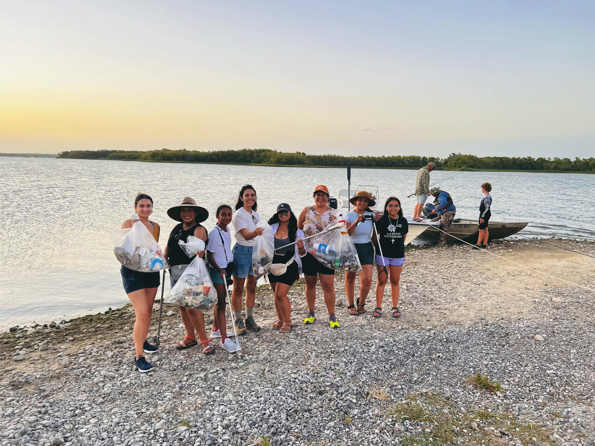 20230724 - SW - LCW - Group shot holding trash bags_Azalia Rodriguez/DOW