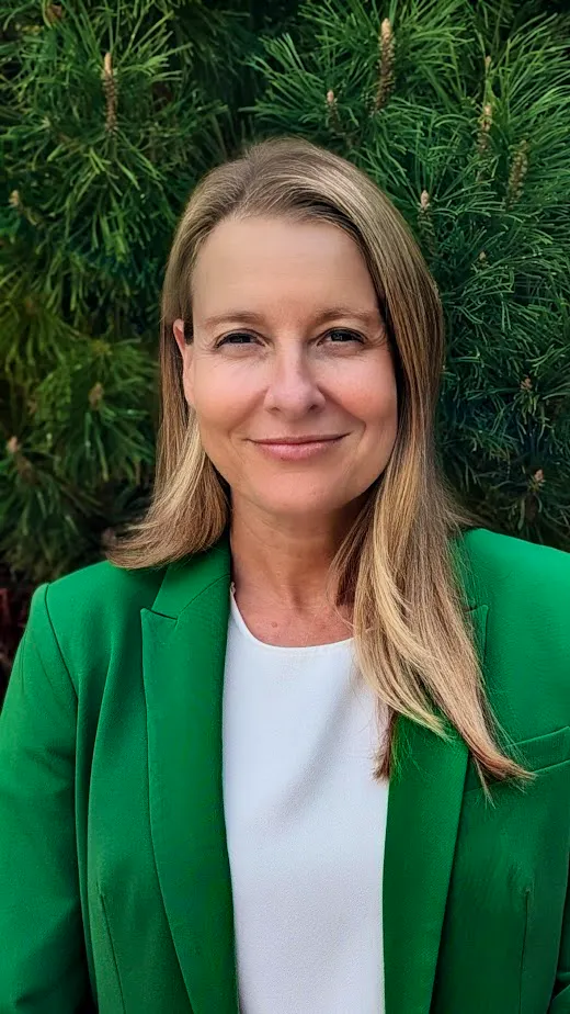 stephanie altman headshot